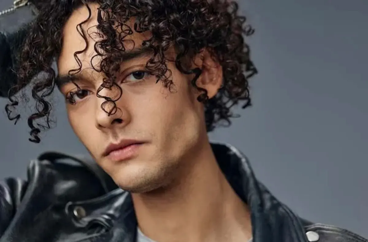 Curly hairstyle illustrating the Perm & Neutralise course
